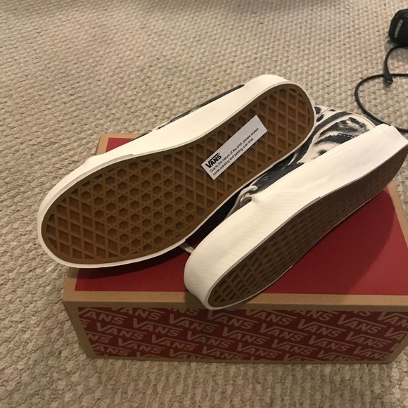 VANS NEW IN BOX $120 RETAIL Denim Canvas Sneaker Mens 6 W 7.5 - Picture 11 of 13